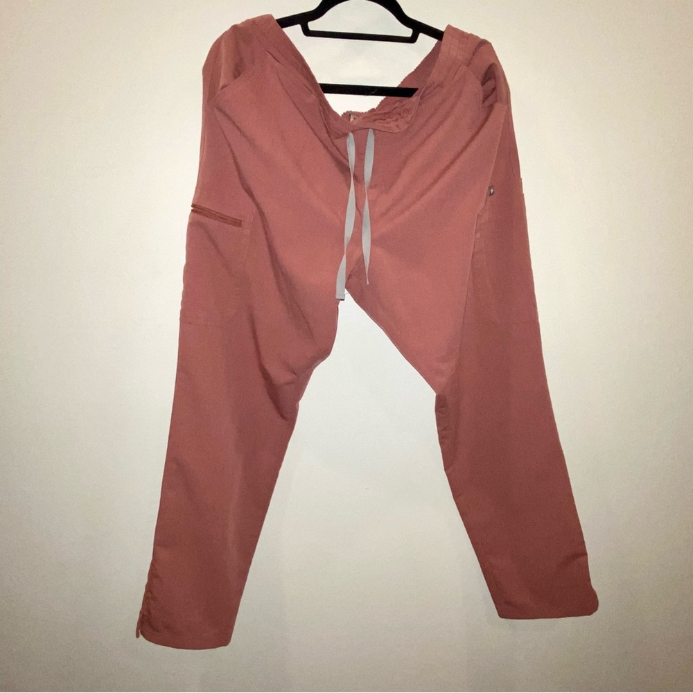 SOLD - Figs Yola women’s scrub pants - Size L Regular length